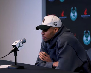 Τι απάντησε ο Γιάννης Αντετοκούνμπο στην ερώτηση για μεταγραφή στους Νικς Τι απάντησε ο Γιάννης Αντετοκούνμπο στην ερώτηση για μεταγραφή στους Νικς