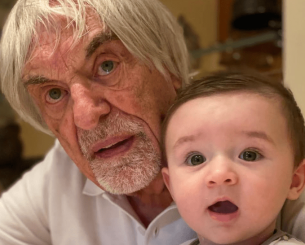 Αυτός 95 χρόνων, η μεγάλη κόρη 70 και ο μικρός γιος στα 5  - Ο θρύλος της Formula 1 μιλά ανοιχτά για την οικογένειά του (photos) Αυτός 95 χρόνων, η μεγάλη κόρη 70 και ο μικρός γιος στα 5  - Ο θρύλος της Formula 1 μιλά ανοιχτά για την οικογένειά του (photos)