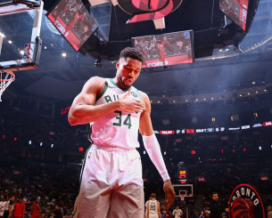 Greek Freak on fire: Τι έκανε ο Γιάννης Αντετοκούνμπο κόντρα στους Τορόντο Ράπτορς Greek Freak on fire: Τι έκανε ο Γιάννης Αντετοκούνμπο κόντρα στους Τορόντο Ράπτορς