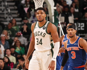 Ο Γιάννης «διέλυσε» την άμυνα των Νικς και οι Μπακς επέστρεψαν στις νίκες Ο Γιάννης «διέλυσε» την άμυνα των Νικς και οι Μπακς επέστρεψαν στις νίκες