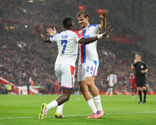 Με δύο γκολ του Σαρ, η Κρίσταλ Πάλας έβαλε στα... σχοινιά την Λίβερπουλ (video)