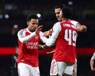 Η Άρσεναλ δυσκολεύτηκε, αλλά «καθάρισε» στο δεύτερο ημίχρονο την... ελληνική Μπράιτον Η Άρσεναλ δυσκολεύτηκε, αλλά «καθάρισε» στο δεύτερο ημίχρονο την... ελληνική Μπράιτον