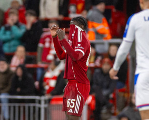 Παίκτης της Λίβερπουλ μετράει 16 λεπτά συμμετοχής, δύο αναμετρήσεις και δύο αποβολές!