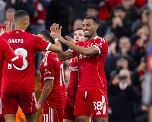 Επιστροφή στις νίκες και στα χαμόγελα για την Λίβερπουλ με πειστική εμφάνιση και... δώρα από την Βίλα