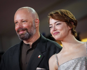 Λάνθιμος και Έμα Στόουν ξεκίνησαν να μιλούν για την ταινία τους και κατέληξαν στον... Ολυμπιακό (video)