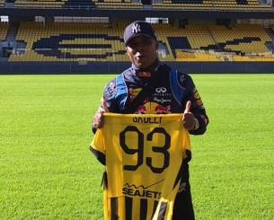 Οπαδός της ΑΕΚ από το Τρινιντάντ και Τομπάγκο ταξίδεψε 8.000 χιλιόμετρα για να δει την OPAP Arena (video) Οπαδός της ΑΕΚ από το Τρινιντάντ και Τομπάγκο ταξίδεψε 8.000 χιλιόμετρα για να δει την OPAP Arena (video)