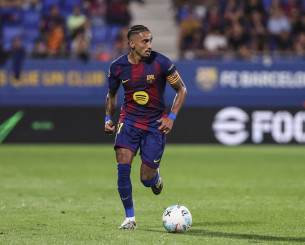 H Μπαρτσελόνα χρωστάει πάνω από 40 εκατ. ευρώ στη Λιντς για τη μεταγραφή του Ραφίνια H Μπαρτσελόνα χρωστάει πάνω από 40 εκατ. ευρώ στη Λιντς για τη μεταγραφή του Ραφίνια