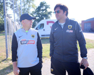 Τετ α τετ Ριμπάλτα-Νίκολιτς έξω από τα αποδυτήρια στην Ηλιούπολη Τετ α τετ Ριμπάλτα-Νίκολιτς έξω από τα αποδυτήρια στην Ηλιούπολη