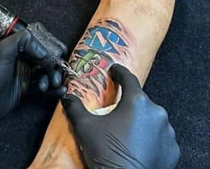 Ο Σπαλέτι και το τατουάζ για τη Νάπολι πυροδοτεί αντιδράσεις στη Γιουβέντους Ο Σπαλέτι και το τατουάζ για τη Νάπολι πυροδοτεί αντιδράσεις στη Γιουβέντους