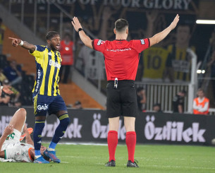 Σκάνδαλο στην Τουρκία: Σε διαθεσιμότητα 149 διαιτητές για παράνομο στοιχηματισμό Σκάνδαλο στην Τουρκία: Σε διαθεσιμότητα 149 διαιτητές για παράνομο στοιχηματισμό