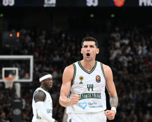 Επιθετική παράσταση με μοιρασμένους ρόλους: Μήτογλου πρωταγωνιστής κι άλλοι πέντε διψήφιοι στο Παρίσι