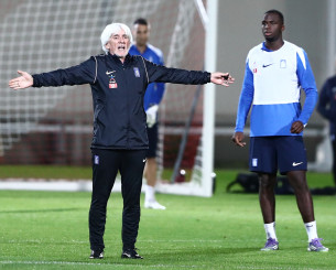 Προπόνηση με έμφαση στη τακτική και όλους τους διεθνείς διαθέσιμους στην Εθνική