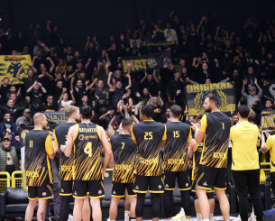 Ομαδα και κόσμος ένα στην ΑΕΚ μετά το θρίαμβο στο Μαρούσι