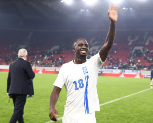 Τεττέη στο Athletiko: «Τη φανέλα την έδωσα στη μητέρα μου γιατί την αξίζει περισσότερο απ' όλους» (video)