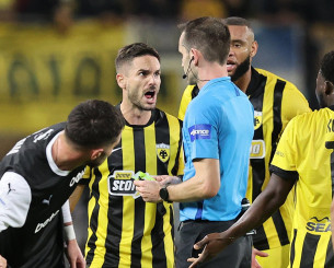 Το γκολ του Γιόβιτς που ακυρώθηκε για φάουλ του Μουκουντί (video)