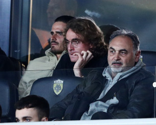 O Τσιτσιπάς στη Νέα Φιλαδέλφεια, βλέπει το ΑΕΚ-Σάμροκ Ρόβερς