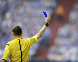 Το ποδόσφαιρο όπως το ξέραμε τελειώνει – Από τον «Νόμο Βενγκέρ» μέχρι τις μπλε και τις χρυσές κάρτες