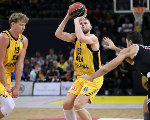 Το follow... buzzer beater του Χαραλαμπόπουλου (video)