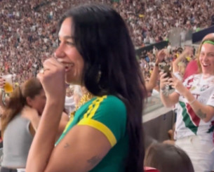 Από το «Μπομπονέρα» και το Athletiko η Ντούα Λίπα βρέθηκε στη Βραζιλία για να ξαναδεί ποδόσφαιρο (video)