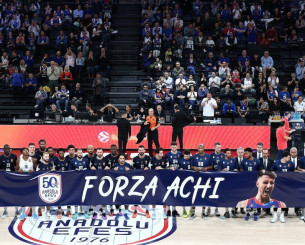 Τρομερό πανό στήριξης για τον Πολονάρα πριν από το Εφές - Αρμάνι