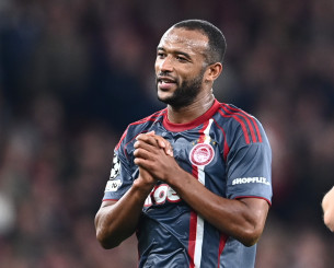 Σκοράρουν οι φορ του, άλλο τον «καίει»…