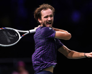 O Μεντβέντεφ παίρνει μέρος σε τουρνουά εταιρείας που χρηματοδοτεί τον πόλεμο