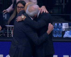 Ιστορική στιγμή: Ομπράντοβιτς και Σπανούλης αγκαλιάστηκαν και μίλησαν μετά από 15 χρόνια!