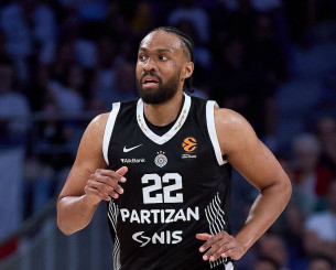 Επιστρέφει στις ΗΠΑ για προσωπικούς λόγους ο Πάρκερ (photo)