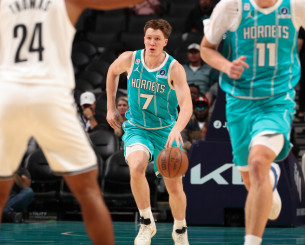 Ο νέος «ελεύθερος σκοπευτής» του NBA: Ο Κνόπελ σπάει τα ρεκόρ στα τρίποντα με ιστορικές επιδόσεις