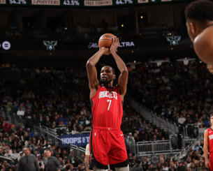 Ο Κέβιν Ντουράντ φοράει παπούτσια με το σήμα της Παρί