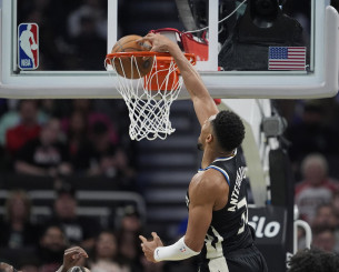 Τα καλύτερα του Γιάννη Αντετοκούνμπο στη νίκη των Μπακς επί των Μπουλς (Video)