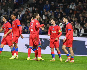 Με ήρωα τον Νέβες, η Παρί κέρδισε στην έδρα της Λιόν