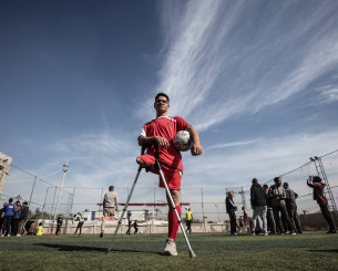 Το τουρνουά της ελπίδας: Ακρωτηριασμένοι ποδοσφαιριστές παίρνουν το σκοτάδι και το μεταβολίζουν σε φως (video)