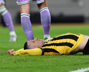 Η προβληματική ΑΕΚ παλεύει να σώσει ότι… σώζεται στις καθυστερήσεις (videos)