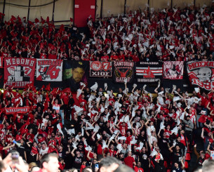 Ο κόσμος του Ολυμπιακού γεμίζει το ΣΕΦ κόντρα στην Παρί