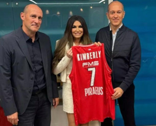 Οι αδερφοί Αγγελόπουλοι τίμησαν την Πρέσβειρα των ΗΠΑ που παρακολούθησε το Ολυμπιακός - Ζάλγκιρις