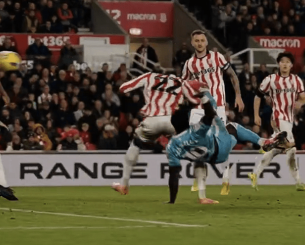 Απίστευτο περιστατικό στην Αγγλία: Ποδοσφαιριστής σκόραρε και... τραυματίστηκε στην ίδια φάση (video)