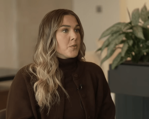 Η Μαίρη Έρπς μίλησε ανοιχτά για τη μάχη της με τον αλκοολισμό: «Το σκοτάδι με καταβρόχθιζε»