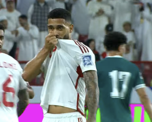 Πως τα Ηνωμένα Αραβικά Εμιράτα πάνε Μουντιάλ με... 13 νατουραλιζέ (video)