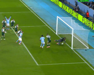 Η απίθανη απόκρουση του Λαφόν πάνω στην γραμμή (video)