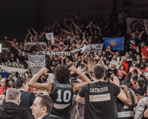 Τρέλα από παίκτες και κόσμο του ΠΑΟΚ μετά την πρόκριση στον τελικό (vid) Τρέλα από παίκτες και κόσμο του ΠΑΟΚ μετά την πρόκριση στον τελικό (vid)