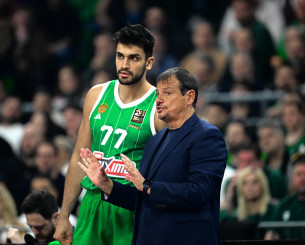 Αταμάν σε παίκτες: «Παίξατε ένα σπουδαίο παιχνίδι, κρατήσαμε το πλεονέκτημα έδρας, που ήταν ο πρώτος στόχος» Αταμάν σε παίκτες: «Παίξατε ένα σπουδαίο παιχνίδι, κρατήσαμε το πλεονέκτημα έδρας, που ήταν ο πρώτος στόχος»