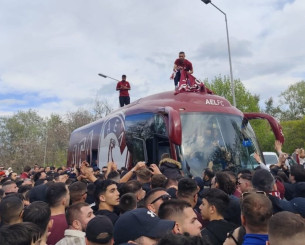 «Κάηκε» η Λάρισα για την υποδοχή της πρωταθλήτριας ΑΕΛ (vid) «Κάηκε» η Λάρισα για την υποδοχή της πρωταθλήτριας ΑΕΛ (vid)