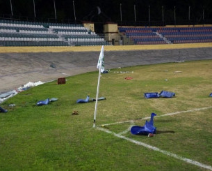 Γήπεδο στη Ρόδο έγινε «πεδίο μάχης» - Οπαδοί επιτέθηκαν σε παίκτες! Γήπεδο στη Ρόδο έγινε «πεδίο μάχης» - Οπαδοί επιτέθηκαν σε παίκτες!