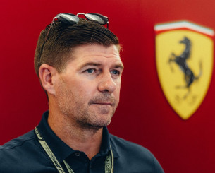 Ο Τζέραρντ στο γκαράζ της Ferrari! Ο Τζέραρντ στο γκαράζ της Ferrari!
