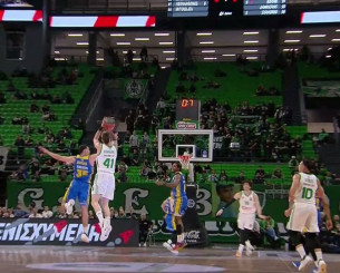 Τρομερό buzzer beater τρίποντο του Χουάντσο από το κέντρο! (vid) Τρομερό buzzer beater τρίποντο του Χουάντσο από το κέντρο! (vid)