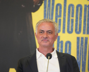Φεύγει ο Μουρίνιο από τη Φενέρμπαχτσε - Η αστρονομική πρόταση που έχει στα χέρια του Φεύγει ο Μουρίνιο από τη Φενέρμπαχτσε - Η αστρονομική πρόταση που έχει στα χέρια του