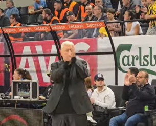 H νίκη επί του ΠΑΟΚ και η αποθέωση για Σακοτα: Η παρακάμερα της ΑΕΚ (vid) H νίκη επί του ΠΑΟΚ και η αποθέωση για Σακοτα: Η παρακάμερα της ΑΕΚ (vid)