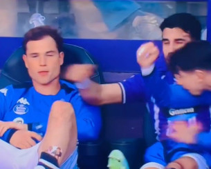 Πρωτοφανές περισταστικό στη La Liga: Μπουνιές μεταξύ συμπαικτών στον πάγκο (vid) Πρωτοφανές περισταστικό στη La Liga: Μπουνιές μεταξύ συμπαικτών στον πάγκο (vid)