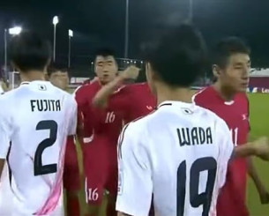 Σάλος με παίκτες της Β. Κορέας να ρίχνουν γροθιές αντί για χειραψίες σε Ιάπωνες αντιπάλους (video)